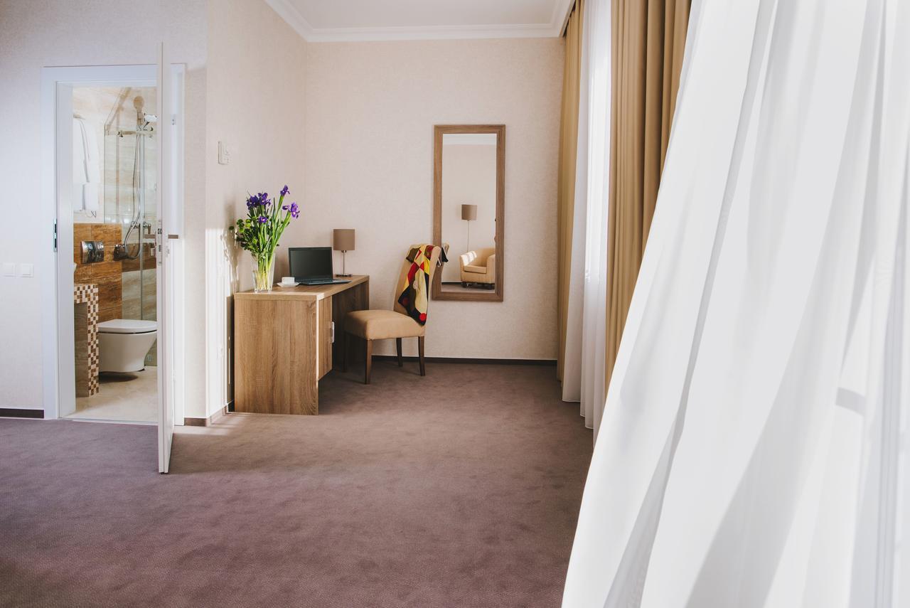 Hotel Alkor Truskavets Exteriör bild